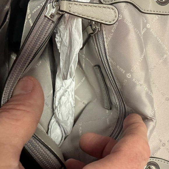 Michael Kors Peyton Medium Shoulder Flap Pearl Grey - Picture 7 of 10